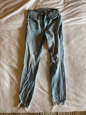 American Eagle Outfitters Light Blue Skinny Jeans with Distressed Knee